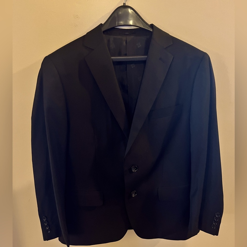 Like Almost New Men’s Suit (great graduation suit 👨‍🎓)